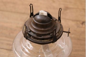 和製アンティーク　平芯4分芯　使い込まれた風合いとレトロな雰囲気が魅力の吊り下げオイルランプ(ハンギングランプ、吊り下げランプ、ランタン)(R-049232)