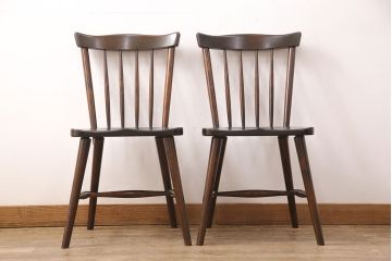 中古　北海道民芸家具　シンプルなデザインが取り入れやすいダイニングチェア2脚セット(ウィンザーチェア、板座チェア、椅子、ウインザーチェア)(R-049237)