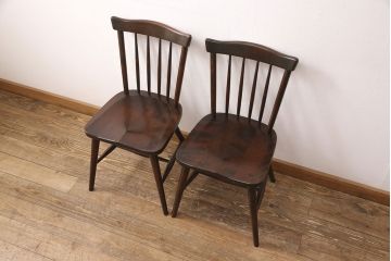 中古　北海道民芸家具　シンプルなデザインが取り入れやすいダイニングチェア2脚セット(ウィンザーチェア、板座チェア、椅子、ウインザーチェア)(R-049237)