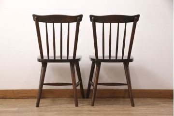 中古　北海道民芸家具　シンプルなデザインが取り入れやすいダイニングチェア2脚セット(ウィンザーチェア、板座チェア、椅子、ウインザーチェア)(R-049237)