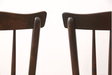 中古　北海道民芸家具　シンプルなデザインが取り入れやすいダイニングチェア2脚セット(ウィンザーチェア、板座チェア、椅子、ウインザーチェア)(R-049237)