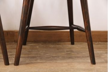 中古　北海道民芸家具　シンプルなデザインが取り入れやすいダイニングチェア2脚セット(ウィンザーチェア、板座チェア、椅子、ウインザーチェア)(R-049238)