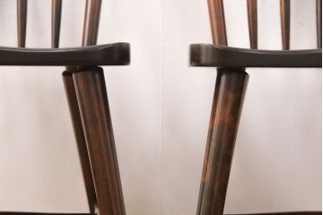中古　北海道民芸家具　シンプルなデザインが取り入れやすいダイニングチェア2脚セット(ウィンザーチェア、板座チェア、椅子、ウインザーチェア)(R-049238)