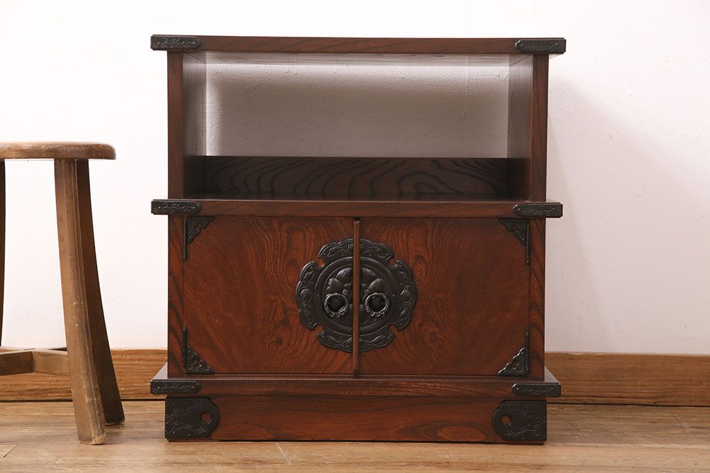 中古　民芸家具　岩谷堂箪笥　幅広いシーンで活躍する小振りなサイズの収納棚(テレビ台、飾り棚)(R-049239)