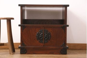 中古　民芸家具　岩谷堂箪笥　幅広いシーンで活躍する小振りなサイズの収納棚(テレビ台、飾り棚)(R-049239)