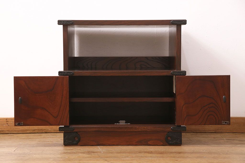 中古　民芸家具　岩谷堂箪笥　幅広いシーンで活躍する小振りなサイズの収納棚(テレビ台、飾り棚)(R-049239)