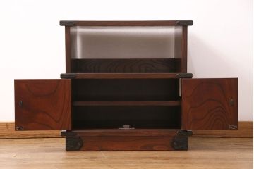 中古　民芸家具　岩谷堂箪笥　幅広いシーンで活躍する小振りなサイズの収納棚(テレビ台、飾り棚)(R-049239)