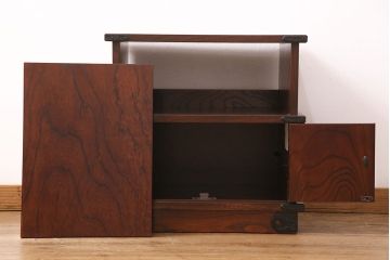 中古　民芸家具　岩谷堂箪笥　幅広いシーンで活躍する小振りなサイズの収納棚(テレビ台、飾り棚)(R-049239)