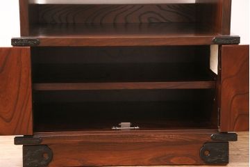 中古　民芸家具　岩谷堂箪笥　幅広いシーンで活躍する小振りなサイズの収納棚(テレビ台、飾り棚)(R-049239)