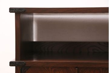 中古　民芸家具　岩谷堂箪笥　幅広いシーンで活躍する小振りなサイズの収納棚(テレビ台、飾り棚)(R-049239)