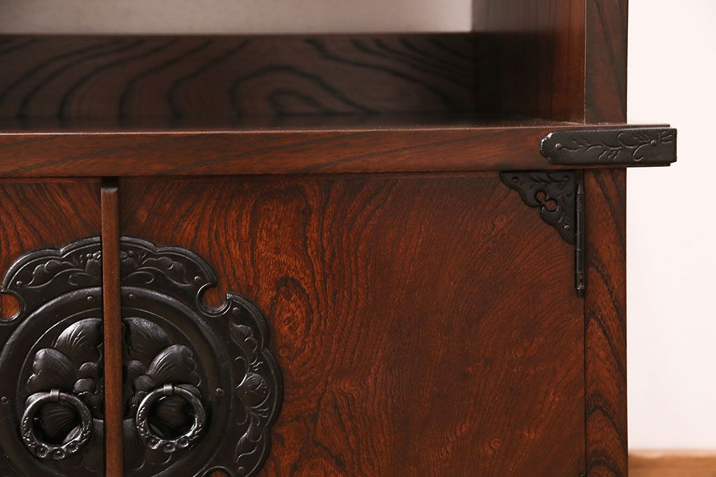 中古　民芸家具　岩谷堂箪笥　幅広いシーンで活躍する小振りなサイズの収納棚(テレビ台、飾り棚)(R-049239)