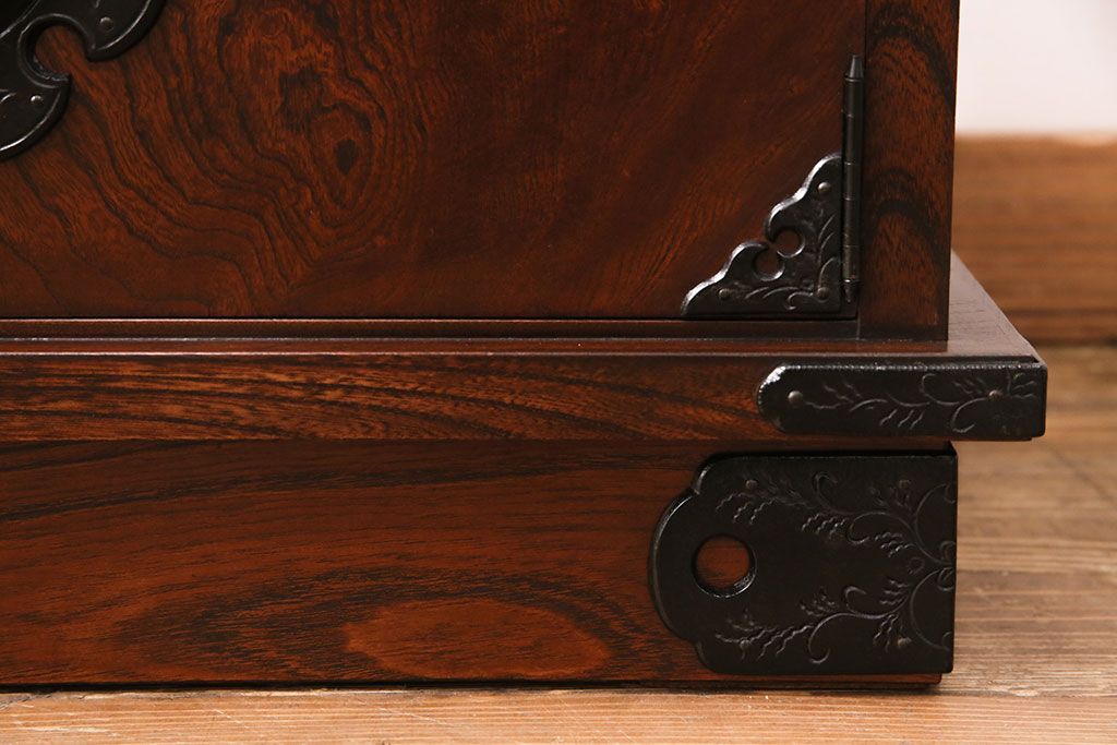 中古　民芸家具　岩谷堂箪笥　幅広いシーンで活躍する小振りなサイズの収納棚(テレビ台、飾り棚)(R-049239)