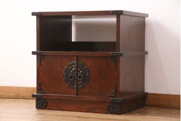 中古　民芸家具　岩谷堂箪笥　幅広いシーンで活躍する小振りなサイズの収納棚(テレビ台、飾り棚)(R-049239)