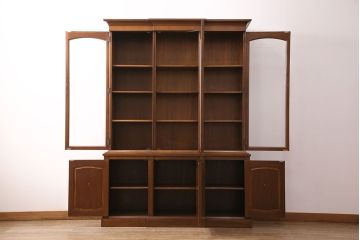 中古　DREXEL HERITAGE(ドレクセルヘリテイジ)　Triune(トライユン)　チャイナ　クラシカルな佇まいのキャビネット(収納棚、飾り棚、食器棚)(定価約90万円)(R-049242)