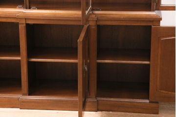 中古　DREXEL HERITAGE(ドレクセルヘリテイジ)　Triune(トライユン)　チャイナ　クラシカルな佇まいのキャビネット(収納棚、飾り棚、食器棚)(定価約90万円)(R-049242)
