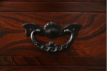 中古　美品　伝統工芸　岩谷堂箪笥　レアモデル!!　威厳漂う佇まいが品の良さを高める衣装タンス(定価約60万円)(整理箪笥、チェスト、引き出し)(R-049243)