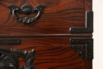 中古　美品　伝統工芸　岩谷堂箪笥　レアモデル!!　威厳漂う佇まいが品の良さを高める衣装タンス(定価約60万円)(整理箪笥、チェスト、引き出し)(R-049243)