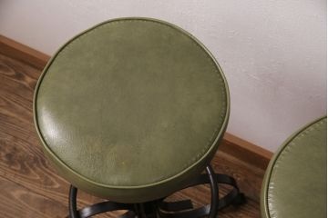 ヴィンテージ家具　アメリカビンテージ　脚のデザインがおしゃれ!レトロな雰囲気を醸しだす回転チェア3脚セット(カウンタースツール、ハイスツール、ハイチェア)(R-049244)
