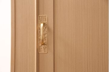 中古　広島・府中家具　並厚　三方柾目造り　すっきりとした佇まいの上品なワードローブ(定価約48万円)(桐タンス、洋服タンス、桐箪笥、桐たんす)(R-049245)