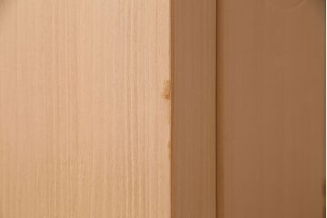 中古　広島・府中家具　並厚　三方柾目造り　すっきりとした佇まいの上品なワードローブ(定価約48万円)(桐タンス、洋服タンス、桐箪笥、桐たんす)(R-049245)