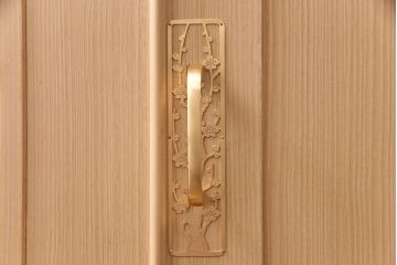 中古　広島・府中家具　並厚　三方柾目造り　すっきりとした佇まいの上品なワードローブ(定価約48万円)(桐タンス、洋服タンス、桐箪笥、桐たんす)(R-049245)