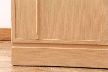 中古　広島・府中家具　並厚　三方柾目造り　すっきりとした佇まいの上品なワードローブ(定価約48万円)(桐タンス、洋服タンス、桐箪笥、桐たんす)(R-049245)