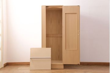 中古　広島・府中家具　並厚　三方柾目造り　すっきりとした佇まいの上品なワードローブ(定価約48万円)(桐タンス、洋服タンス、桐箪笥、桐たんす)(R-049246)