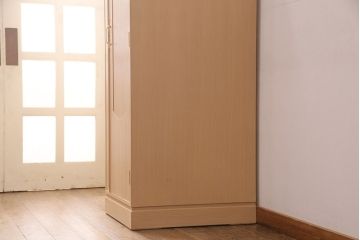 中古　広島・府中家具　並厚　三方柾目造り　すっきりとした佇まいの上品なワードローブ(定価約48万円)(桐タンス、洋服タンス、桐箪笥、桐たんす)(R-049246)