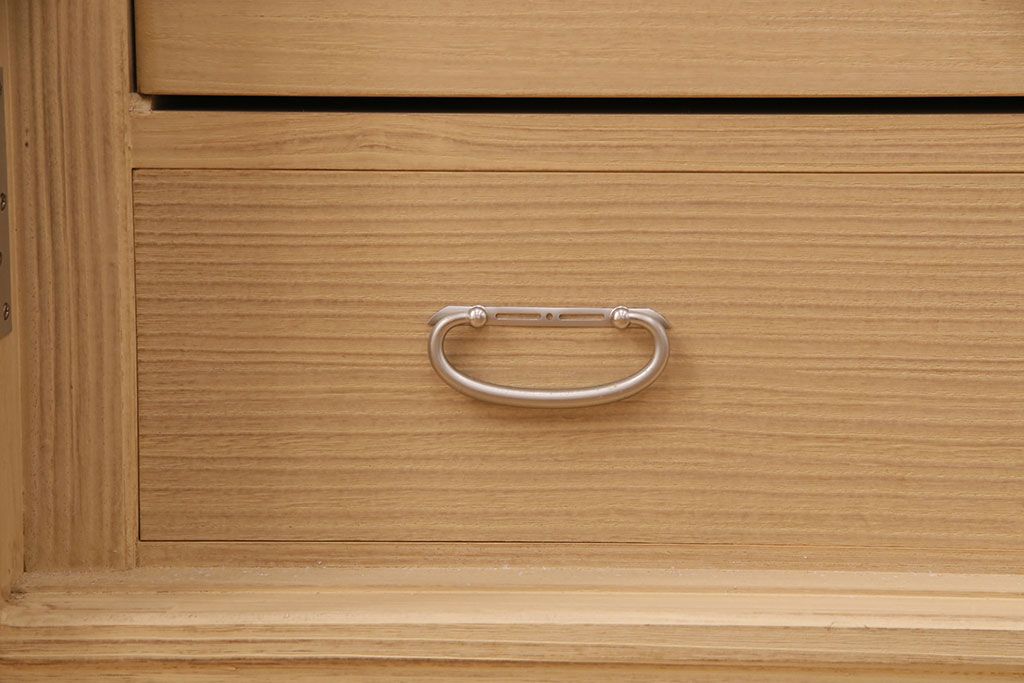 中古　伝統工芸　たっぷりの衣装盆付き!上品な佇まいが魅力的な加茂総桐箪笥(並厚、総桐たんす、衣装箪笥、着物箪笥、和タンス)(定価約140万円)(R-049248)