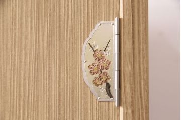 中古　伝統工芸　たっぷりの衣装盆付き!上品な佇まいが魅力的な加茂総桐箪笥(並厚、総桐たんす、衣装箪笥、着物箪笥、和タンス)(定価約140万円)(R-049248)