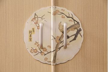 中古　伝統工芸　たっぷりの衣装盆付き!上品な佇まいが魅力的な加茂総桐箪笥(並厚、総桐たんす、衣装箪笥、着物箪笥、和タンス)(定価約140万円)(R-049248)