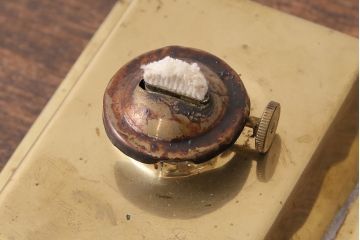 イギリスビンテージ　平芯5分芯　置いてあるだけでお洒落!古びた風合いが格好良い真鍮製オイルランタン(ランプ、ディスプレイ)(R-049252)