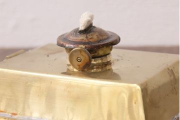 イギリスビンテージ　平芯5分芯　置いてあるだけでお洒落!古びた風合いが格好良い真鍮製オイルランタン(ランプ、ディスプレイ)(R-049252)