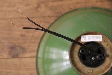 アンティーク照明　昭和レトロ　グリーンカラーがお洒落で目を引く天井照明(吊り下げ照明、ペンダントライト、シェード)(R-049254)