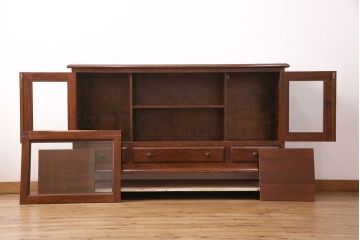 中古　松本民芸家具　C-II型　シックな佇まいが和洋折衷の空間に取り入れやすいC-型サイドボード(リビングボード、キャビネット、戸棚、収納棚)(定価約60万5千円)(R-049257)