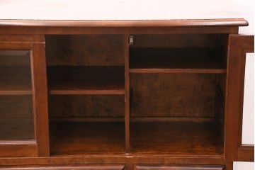 中古　松本民芸家具　C-II型　シックな佇まいが和洋折衷の空間に取り入れやすいC-型サイドボード(リビングボード、キャビネット、戸棚、収納棚)(定価約60万5千円)(R-049257)