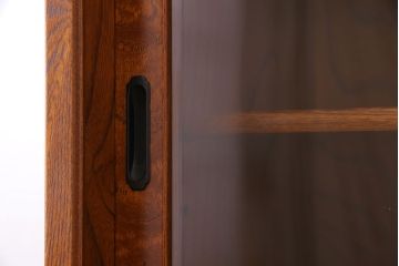 中古美品　二本松工藝館　田中家具　欅(ケヤキ)材の美しい木目が堪能できる上質な茶タンス(定価約25万円)(茶箪笥、飾り棚)(R-049263)