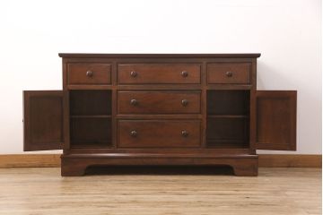 中古　松本民芸家具　特注品!　洗練された佇まいが品の良さを高めるサイドボード(リビングボード、収納棚、戸棚)(R-049265)