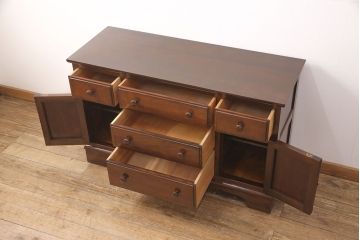 中古　松本民芸家具　特注品!　洗練された佇まいが品の良さを高めるサイドボード(リビングボード、収納棚、戸棚)(R-049265)