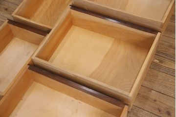 中古　松本民芸家具　特注品!　洗練された佇まいが品の良さを高めるサイドボード(リビングボード、収納棚、戸棚)(R-049265)