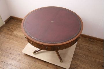 中古　アメリカ高級輸入家具　マホガニー材　丁寧な作り込みが気品漂う引き出し付きテーブル(定価約120万円)(オケージョナルテーブル、ドラムテーブル、回転テーブル、ダイニングテーブル)(R-049268)