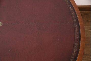 中古　アメリカ高級輸入家具　マホガニー材　丁寧な作り込みが気品漂う引き出し付きテーブル(定価約120万円)(オケージョナルテーブル、ドラムテーブル、回転テーブル、ダイニングテーブル)(R-049268)