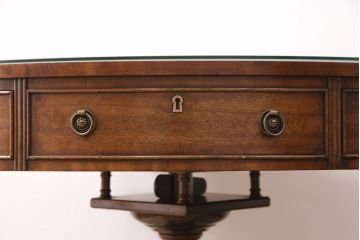 中古　アメリカ高級輸入家具　マホガニー材　丁寧な作り込みが気品漂う引き出し付きテーブル(定価約120万円)(オケージョナルテーブル、ドラムテーブル、回転テーブル、ダイニングテーブル)(R-049268)