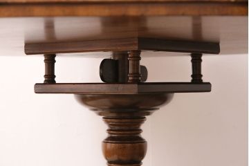 中古　アメリカ高級輸入家具　マホガニー材　丁寧な作り込みが気品漂う引き出し付きテーブル(定価約120万円)(オケージョナルテーブル、ドラムテーブル、回転テーブル、ダイニングテーブル)(R-049268)
