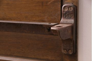 イギリスアンティーク　オーク材の木味と彫りがアクセントになったベッドフレーム(ダブルベッド)(R-049269)