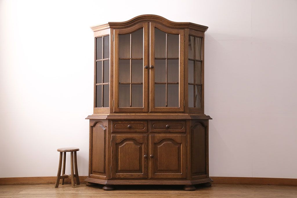 新古　未使用展示品　ベルギー輸入家具　飾り棚におすすめ!落ち着いた色合いのナラ材製のキャビネット(定価約40万円)(食器棚、収納棚、本箱)(R-049270)