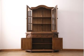 新古　未使用展示品　ベルギー輸入家具　飾り棚におすすめ!落ち着いた色合いのナラ材製のキャビネット(定価約40万円)(食器棚、収納棚、本箱)(R-049270)