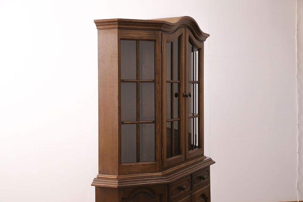 新古　未使用展示品　ベルギー輸入家具　飾り棚におすすめ!落ち着いた色合いのナラ材製のキャビネット(定価約40万円)(食器棚、収納棚、本箱)(R-049270)