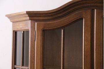 新古　未使用展示品　ベルギー輸入家具　飾り棚におすすめ!落ち着いた色合いのナラ材製のキャビネット(定価約40万円)(食器棚、収納棚、本箱)(R-049270)