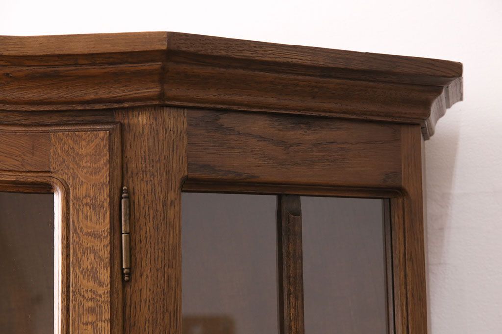 新古　未使用展示品　ベルギー輸入家具　飾り棚におすすめ!落ち着いた色合いのナラ材製のキャビネット(定価約40万円)(食器棚、収納棚、本箱)(R-049270)